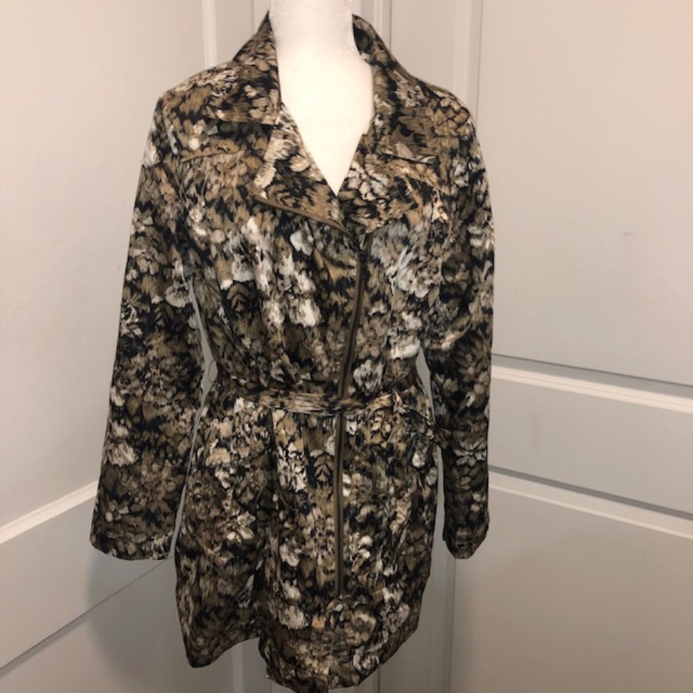 Ellen Tracy beautiful ladies coat size Med